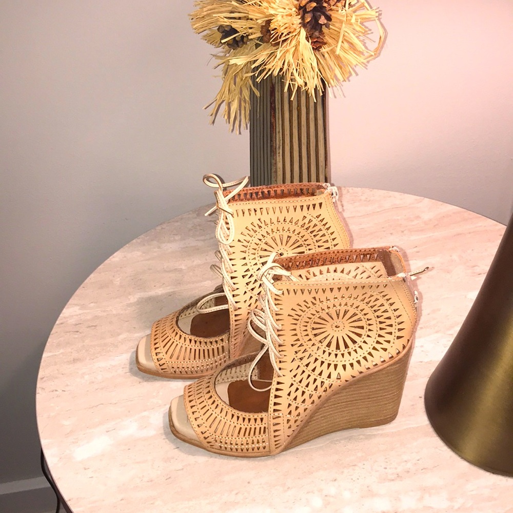 Rodillio-Hi high wedge sandal 👡